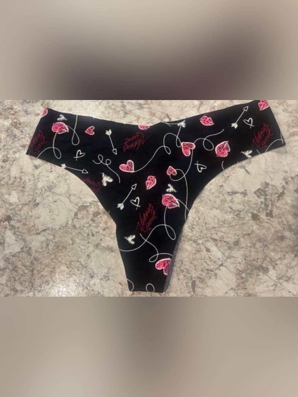 VS Panty Valentines Day Heart Lip Thong No Show Large NWOT